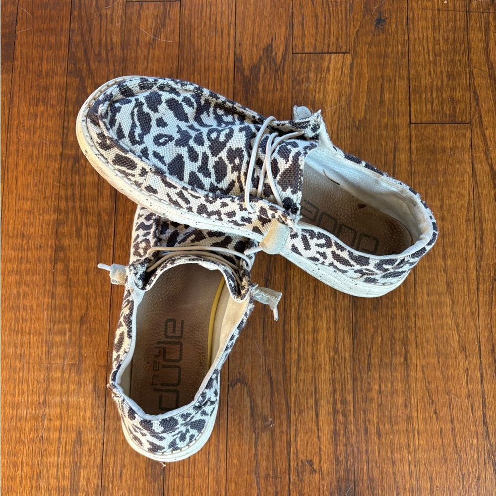 HeyDude Wendy Leopard Print slip on shoes loafer comfy cute 8